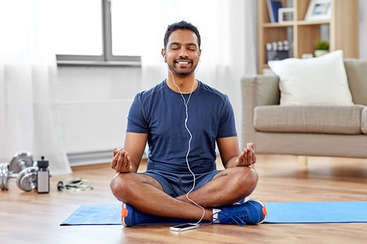 man-meditating-with-app-AdobeStock_272669296-600x400